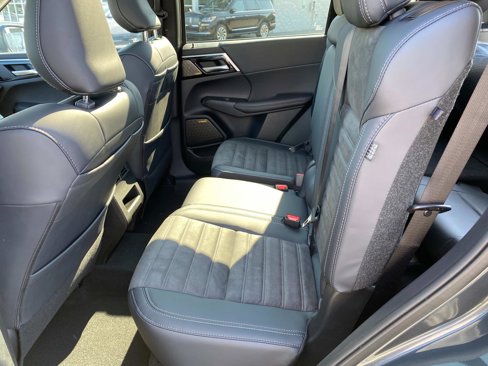 New 2025 Mitsubishi Outlander SE image 7
