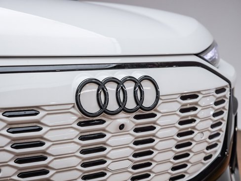 New 2025 Audi SQ6 e-tron Prestige image 7