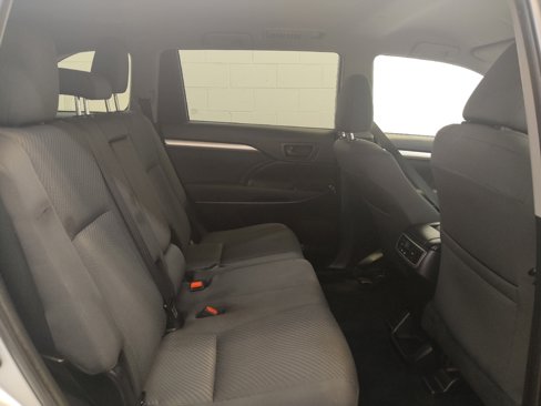 Used 2019 Toyota Highlander LE image 19