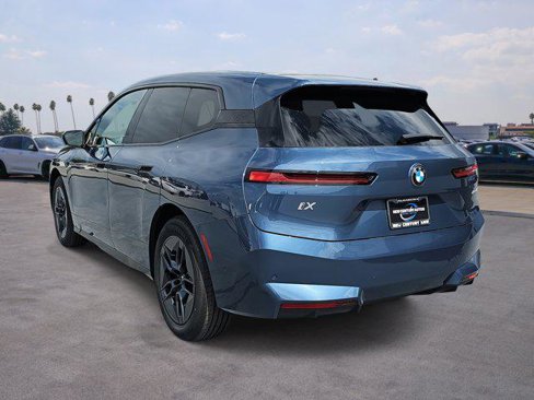 New 2026 BMW iX xDrive60 w/ Premium Package image 7