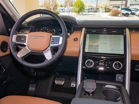 New 2025 Land Rover Discovery Metropolitan Edition image 39