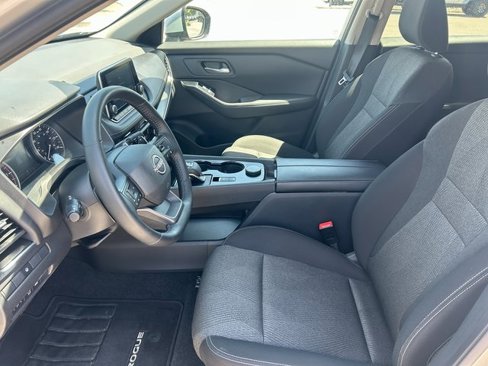 Used 2025 Nissan Rogue SV image 25
