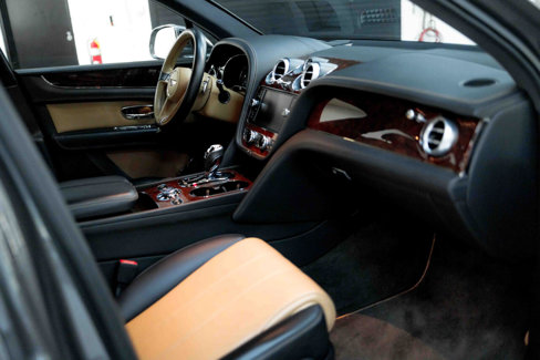 Used 2018 Bentley Bentayga image 78