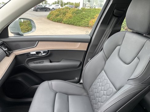 Certified 2025 Volvo XC90 B5 Plus image 30