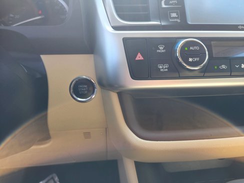 Used 2015 Toyota Highlander Limited image 16