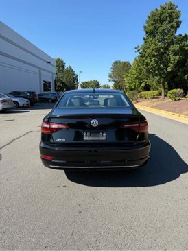 Used 2019 Volkswagen Jetta SE w/ Cold Weather Package image 5