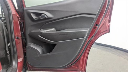 Used 2025 Chevrolet Trax LT image 21