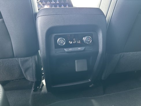 New 2025 Chevrolet Traverse LT w/ Enhanced Driving Package image 24