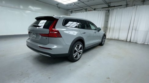 New 2026 Volvo V60 B5 Cross Country Plus w/ Climate Package image 8