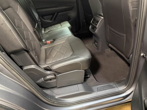 Used 2025 Volkswagen Atlas SE image 66