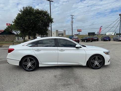 Used 2021 Honda Accord Touring image 4