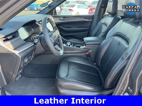 Used 2024 Jeep Grand Cherokee Limited w/ Black Appearance Package image 7
