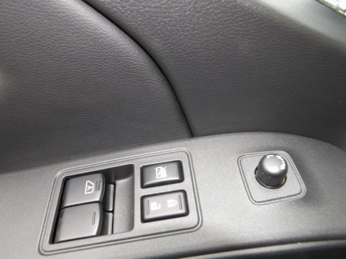 Certified 2025 Nissan Frontier SV image 19
