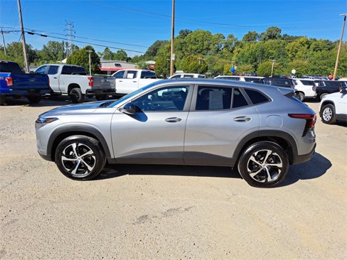 Used 2025 Chevrolet Trax RS w/ Sunroof Package image 2
