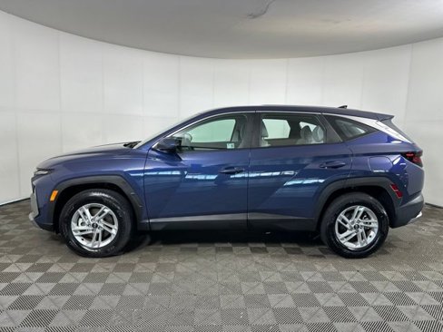Certified 2025 Hyundai Tucson SE image 6