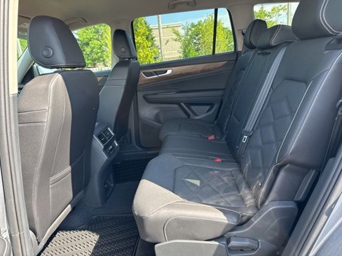 Certified 2025 Volkswagen Atlas SE image 24