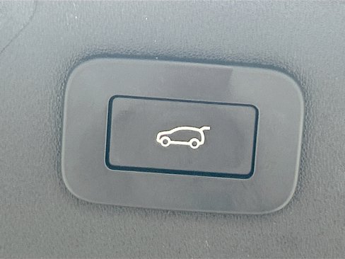 Used 2025 Land Rover Discovery Sport Dynamic SE image 9