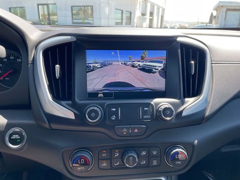 Used 2024 GMC Terrain SLT image 17