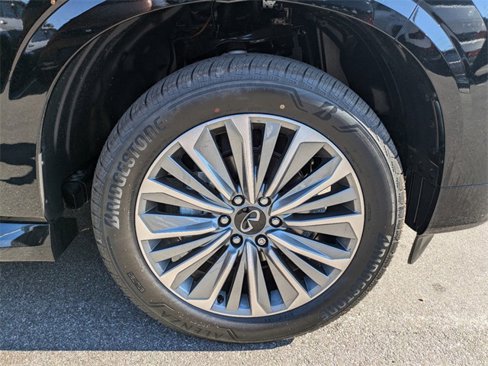 New 2025 INFINITI QX80 Luxe image 11