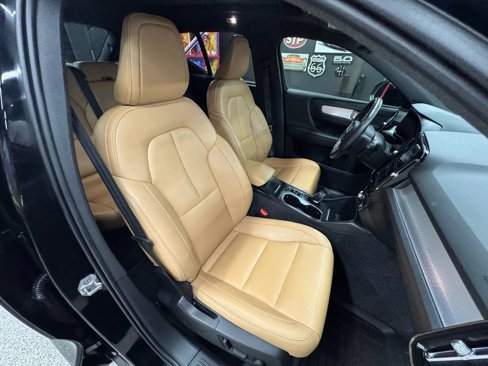 Used 2019 Volvo XC40 T5 Momentum image 21