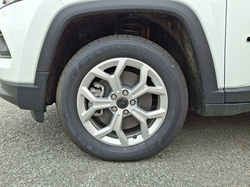 New 2025 Jeep Compass Latitude image 4