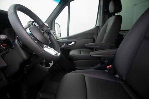 Used 2025 Mercedes-Benz Sprinter 2500 image 27