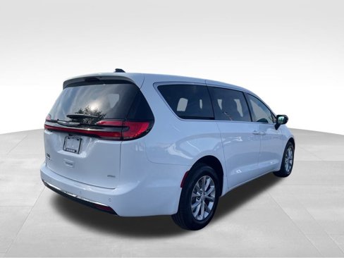New 2026 Chrysler Pacifica Select image 5