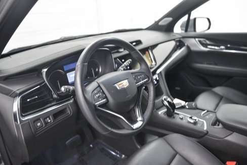 Used 2025 Cadillac XT6 Premium Luxury image 16