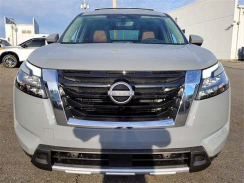 New 2025 Nissan Pathfinder Platinum image 11
