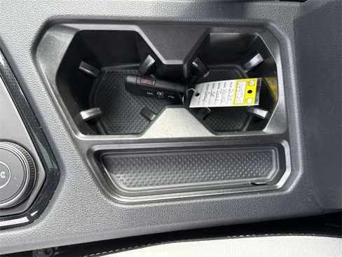 New 2025 Volkswagen Taos SE image 38