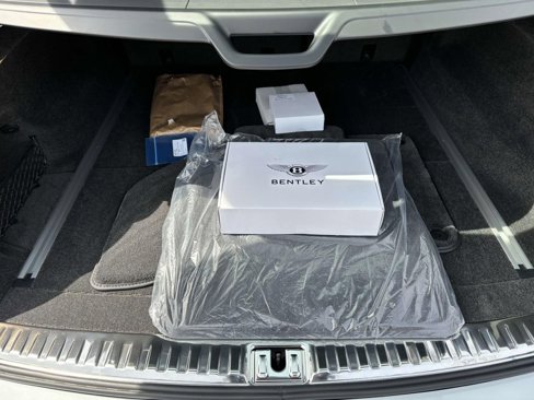New 2025 Bentley Bentayga image 18