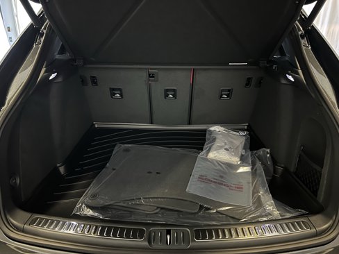New 2026 Porsche Macan image 28