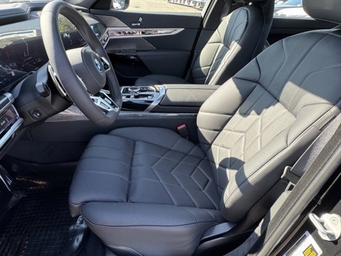 New 2026 BMW 750e xDrive image 14