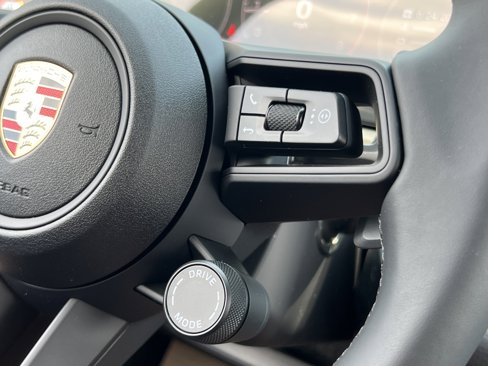 New 2025 Porsche Cayenne image 27