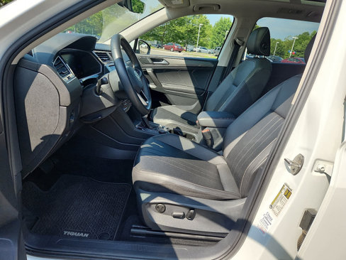Used 2022 Volkswagen Tiguan SE image 15