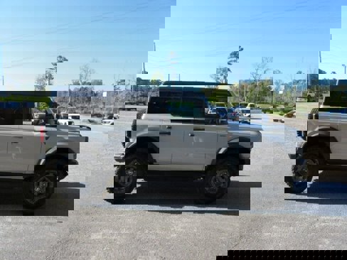 New 2025 Ford Bronco Badlands image 6