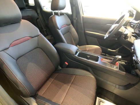 New 2025 Nissan Kicks SR image 23