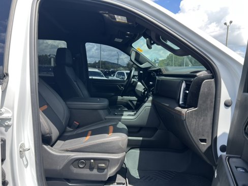Used 2024 GMC Sierra 2500 AT4 w/ AT4 Preferred Package image 13