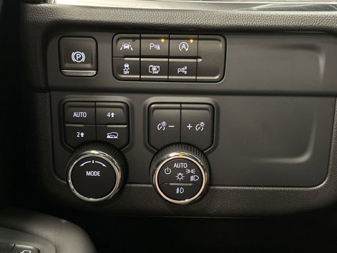 New 2025 Chevrolet Suburban Premier image 27
