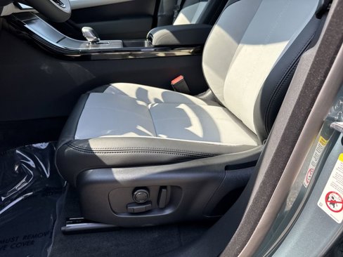 New 2026 Land Rover Range Rover Velar Dynamic SE image 17