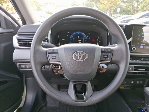 Used 2025 Toyota Camry LE image 17