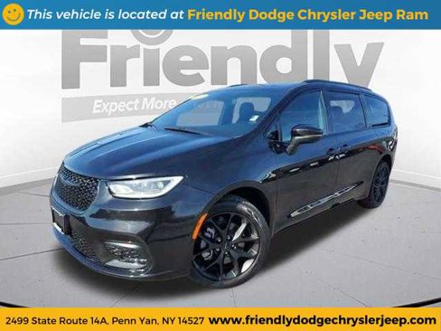 Used 2023 Chrysler Pacifica Touring-L w/ S Appearance Package image 1