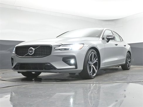 Used 2025 Volvo S60 B5 Plus w/ Protection Package Premier image 37