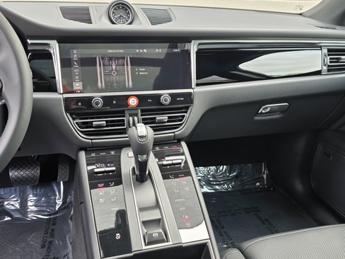 New 2025 Porsche Macan image 25