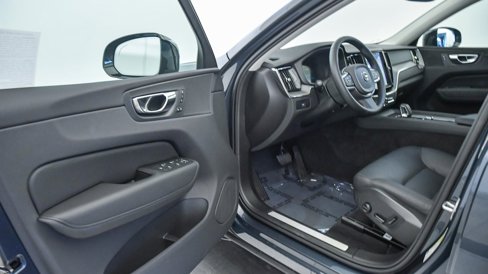 Certified 2025 Volvo XC60 B5 Core w/ Protection Package Premier image 21