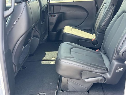 New 2025 Chrysler Pacifica Select image 13