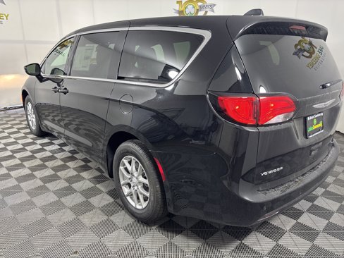 New 2025 Chrysler Voyager LX image 5