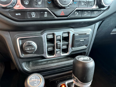 Used 2018 Jeep Wrangler Unlimited Sahara w/ Dual Top Group image 67