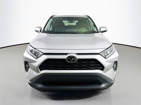 Used 2021 Toyota RAV4 XLE Premium image 2