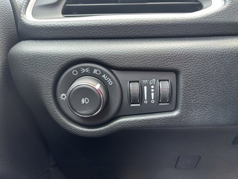 New 2026 Chrysler Pacifica Select image 13